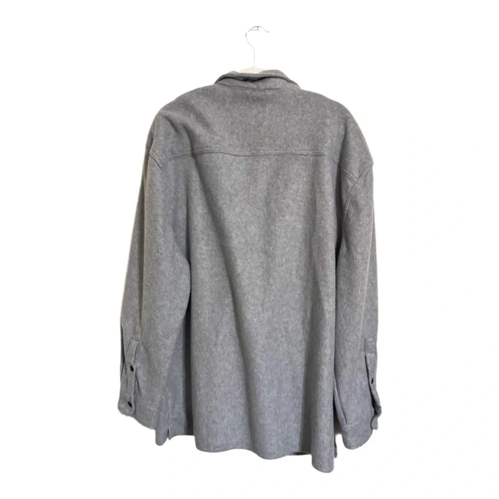 DRL Essentials Gray Button-Up Fleece Shacket - Picture 2 of 6